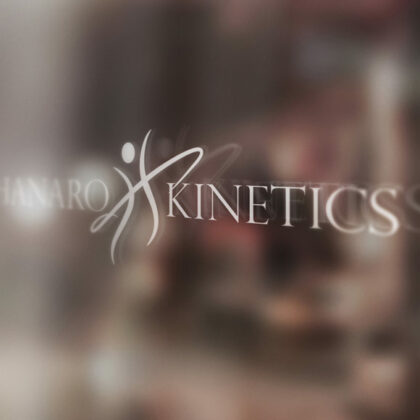 Logo Buchstabe H Bewegung Bogen Bumerang Dynamik Energie Kreativ Kurven Menschen Personal Rot Sportlich Trainer Wirbel Fertiges Logo kaufen Logoshop Logoatelier.eu