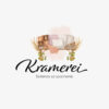 Logo Bastelladen Kramerei Selbstgemachtes Seltenes Spannendes Kramerladen Krämerei Handgemachtes Accessoires Basteln Bekleidung Nähen Shop Stoffe Fertiges Logo kaufen Logoshop LogoAtelier.eu