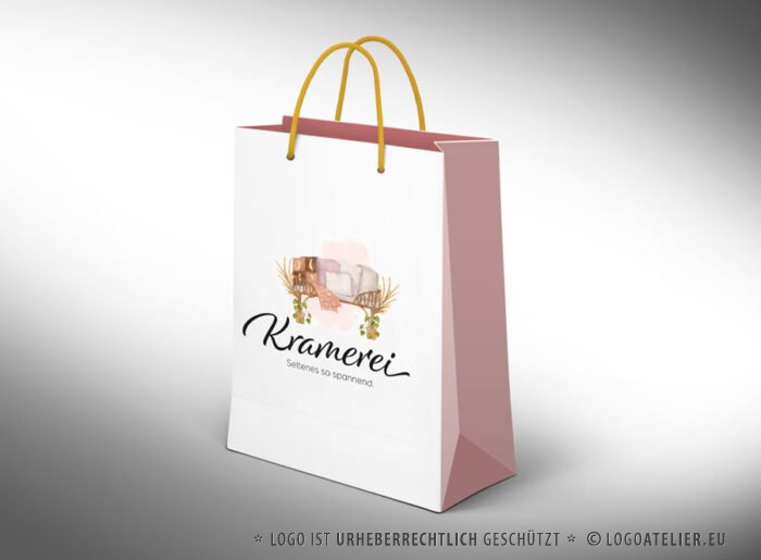 Logo Bastelladen Kramerei Selbstgemachtes Seltenes Spannendes Kramerladen Krämerei Handgemachtes Accessoires Basteln Bekleidung Nähen Shop Stoffe Fertiges Logo kaufen Logoshop LogoAtelier.eu