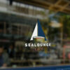 Logo Segelboote Cafe Segeln Freiheit Wind Sealounge Lounge Meer Urlaub Hafen Kaffeehaus Kaffee Marina Restaurant Erholung Urlaub Entspannung Wasser Fertiges Logo kaufen LogoShop Logoatelier.eu