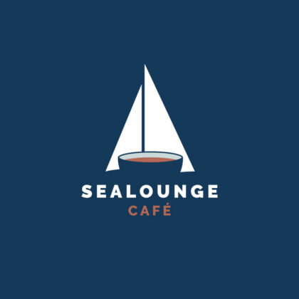 Logo Segelboote Cafe Segeln Freiheit Wind Sealounge Lounge Meer Urlaub Hafen Kaffeehaus Kaffee Marina Restaurant Erholung Urlaub Entspannung Wasser Fertiges Logo kaufen LogoShop Logoatelier.eu
