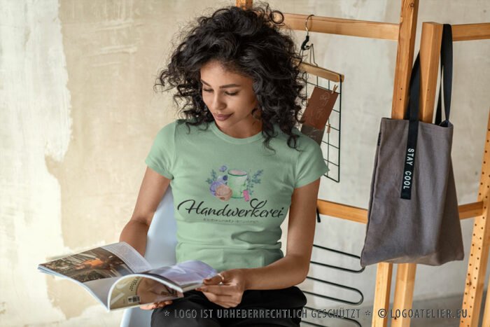 Logo Handwerk Nähen Handwerkerei Bastelladen Kramerei Selbstgemachtes Kramerladen Krämerei Handgemachtes Accessoires Basteln Bekleidung Shop Stoffe Garne Fertiges Logo kaufen LogoAtelier.eu