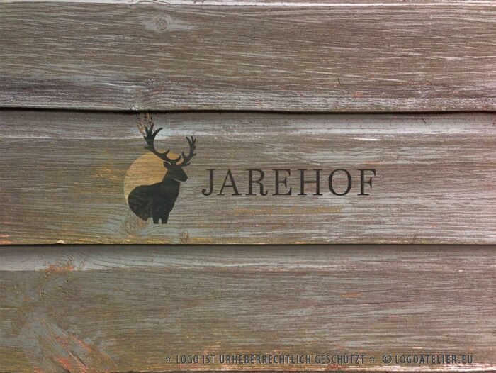 Logo Hirsch Wild Rotwild Anmutig Kraftvoll Anmut Golden Hirschgeweih Geweih Reh Mut Stärke Stolz Tiere Wald Männlich Majestätisch Stark Verantwortung Mut Fertiges Logo kaufen LogoShop LogoAtelier.eu