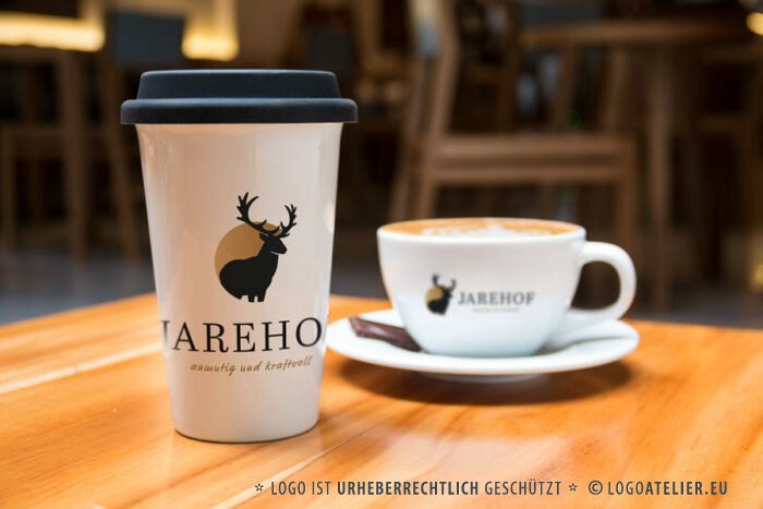 Logo Hirsch Wild Rotwild Anmutig Kraftvoll Anmut Golden Hirschgeweih Geweih Reh Mut Stärke Stolz Tiere Wald Männlich Majestätisch Stark Verantwortung Mut Fertiges Logo kaufen LogoShop LogoAtelier.eu