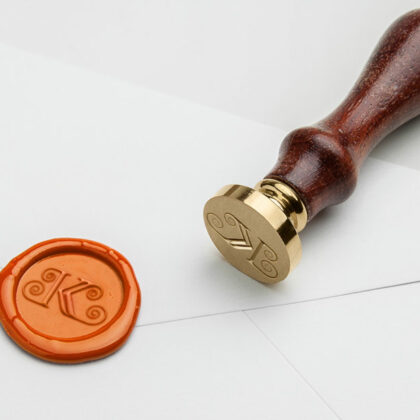 Buchstaben Logo K Elegantes Logo mit K wie Konrad Schleife Schnörkel Edel Reichtum Schönheit Eleganz Fertiges Logo kaufen Logoshop Logoatelier.eu