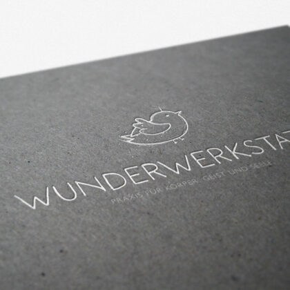 Praxis Körper Geist Seele Logo Wunder Werkstatt Vogel Tiere Spirituelles Logo Fliegen Leicht Kreatives Logo kaufen LogoShop LogoAtelier.de