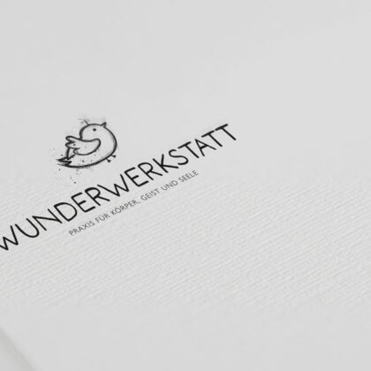 Praxis Körper Geist Seele Logo Wunder Werkstatt Vogel Tiere Spirituelles Logo Fliegen Leicht Kreatives Logo kaufen LogoShop LogoAtelier.de