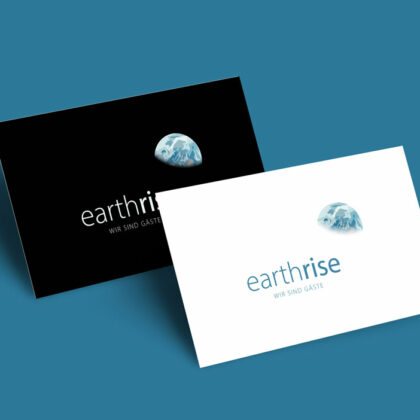 Logo Earthrise Erde Erdenaufgang Naturschutz Achtsam Energie Umweltfreundlich Spirituell Blau Entwicklung Frieden Global Grün Menschen Veränderung Fertiges Logo kaufen Logoshop Logoatelier.eu
