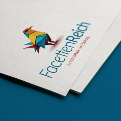 Logo Facettenreich Vogel Bunt Achtsamkeit Schutz Jugend Hilfe Kinder Förderung Einfühlen Berater Fertiges Logo kaufen LogoShop Logoatelier.eu
