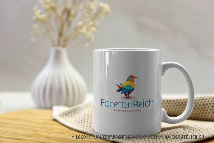 Logo Facettenreich Vogel Bunt Achtsamkeit Schutz Jugend Hilfe Kinder Förderung Einfühlen Berater Fertiges Logo kaufen LogoShop Logoatelier.eu