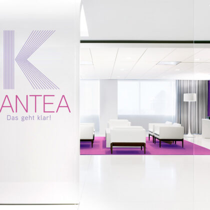 Feines Logo Buchstabe K Lila Pink Linien Echo Ideen Innovation Innovativ Mitschwingen Neuerung News Zeitung Reaktionen Modern Geometrie Fertiges Logo kaufen Logoshop Logoatelier.de