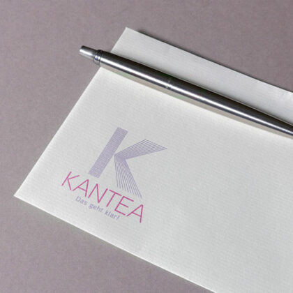 Feines Logo Buchstabe K Lila Pink Linien Echo Ideen Innovation Innovativ Mitschwingen Neuerung News Zeitung Reaktionen Modern Geometrie Fertiges Logo kaufen Logoshop Logoatelier.de