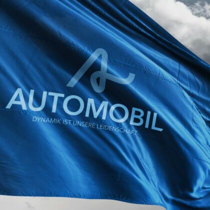 Logo Autohaus Auto KFZ Werkstatt Mobil Fahrzeug Wagen PKW Buchstabe Straße Linien Dynamik Leidenschaft Bewegung Dynamik Kraft Männlich Fertiges Logo kaufen Logoshop Logoatelier.eu