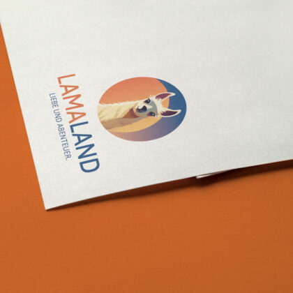 Logo Lama Alpaka Liebe Abenteuer Tiere Ruhe Glück Gelassenheit Innere Balance Niedliches Logo kaufen Logoshop Logoatelier.de