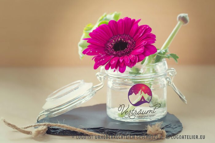 Logo Verträumt Sterne Zelt Nacht Campen Erholung Sterne Erholen Seele Berühren Polarlicht Pink Träumen Natürlich Fertiges Logo kaufen Logoshop Logoatelier.eu