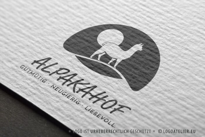 Logo gutmütiges Alpaka neugierig liebevoll freundlich intelligent sanft beruhigend putzig Freude Lama Bolivien Tiere Fertiges Logo kaufen Logoshop Logoatelier.eu