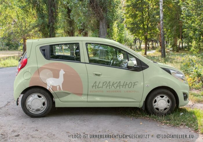 Logo gutmütiges Alpaka neugierig liebevoll freundlich intelligent sanft beruhigend putzig Freude Lama Bolivien Tiere Fertiges Logo kaufen Logoshop Logoatelier.eu