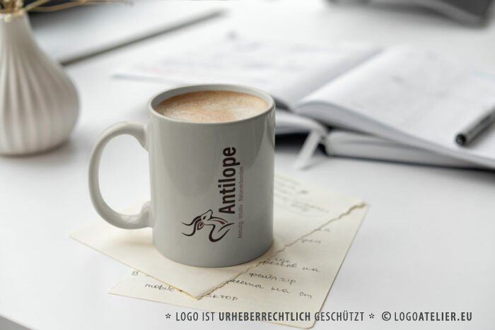 Anmutiges Logo Grazie Antilope Reh Bewegung Natürlich Harmonie Eleganz Inspirierend Anpassungsfähig Intuition Flexibel Stärke Schutz Fertiges Logo kaufen Logoshop Logoatelier.de