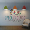 Logo Kinder Spielen Freude Spaß Hüpfen Ball Luftballon Lernen Bewegen Kindlich Liebe Lebensfreude Fertiges Logo kaufen Logoshop Logoatelier.eu