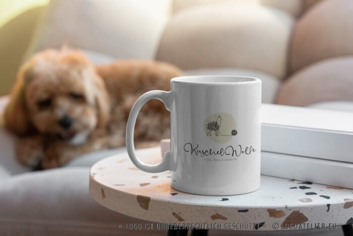 Logo Alpaka Wolle Lama Wolle Kuschel Flauschig Gezeichnet Abenteuer Tiere Ruhe Glück Gelassenheit Innere Balance Spucken Fertiges Logo kaufen Logoshop Logoatelier.eu