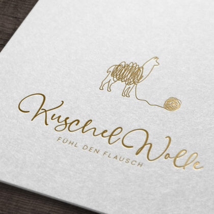 Logo Alpaka Wolle Lama Wolle Kuschel Flauschig Gezeichnet Abenteuer Tiere Ruhe Glück Gelassenheit Innere Balance Spucken Fertiges Logo kaufen Logoshop Logoatelier.eu