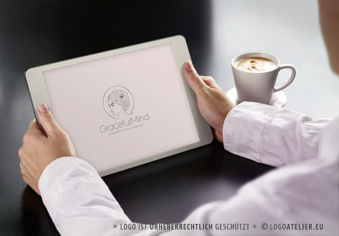 Logo Anmut Intelligenz Schönheit Geist Verstand Wortgewandt Ausdruckskraft Freiheit Gedanken Blumen Frau Woman Frauenlogo Intellekt Stärke Weisheit Fertiges Logo kaufen Logoshop LogoAtelier.eu