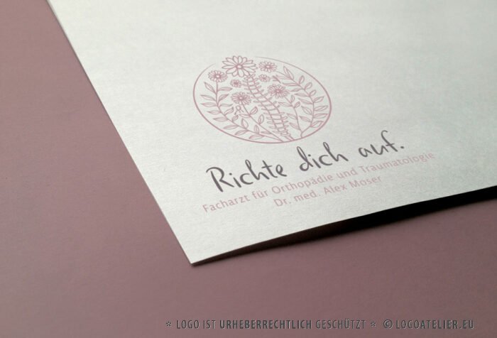 Logo Orthopäde Wirbelsäule Orthopädie Bewegung Medizin Arzt Traumatologie Chiropraktik Naturheilkunde Pflanzen Aufrichten Wirbel Harmonie Balance Fertiges Logo kaufen Logoshop Logoatelier.eu
