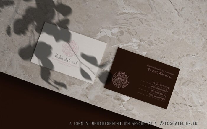 Logo Orthopäde Wirbelsäule Orthopädie Bewegung Medizin Arzt Traumatologie Chiropraktik Naturheilkunde Pflanzen Aufrichten Wirbel Harmonie Balance Fertiges Logo kaufen Logoshop Logoatelier.eu