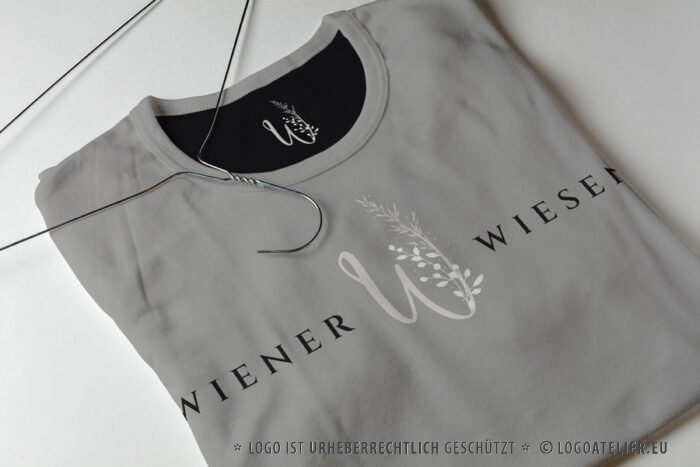 Logo Buchstabe W Gräser Restaurant Kostbar Gaumenfreude Genuss Essen Edel Geschmackvoll Sinne Kulinarik Wien Wiesn Wiesen Bar Pflanzen Ähre Fertiges Logo kaufen Logoshop LogoAtelier