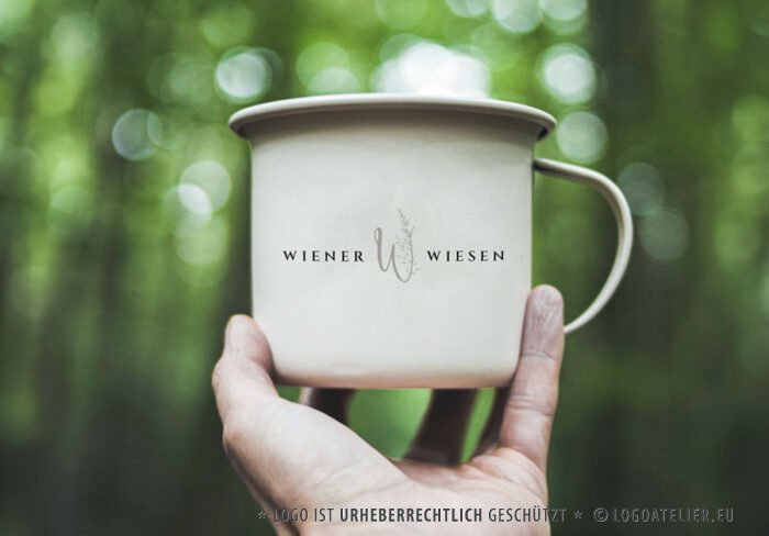 Logo Buchstabe W Gräser Restaurant Kostbar Gaumenfreude Genuss Essen Edel Geschmackvoll Sinne Kulinarik Wien Wiesn Wiesen Bar Pflanzen Ähre Fertiges Logo kaufen Logoshop LogoAtelier