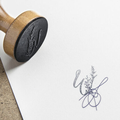 Logo Buchstabe W Gräser Restaurant Kostbar Gaumenfreude Genuss Essen Edel Geschmackvoll Sinne Kulinarik Wien Wiesn Wiesen Bar Pflanzen Ähre Fertiges Logo kaufen Logoshop LogoAtelier