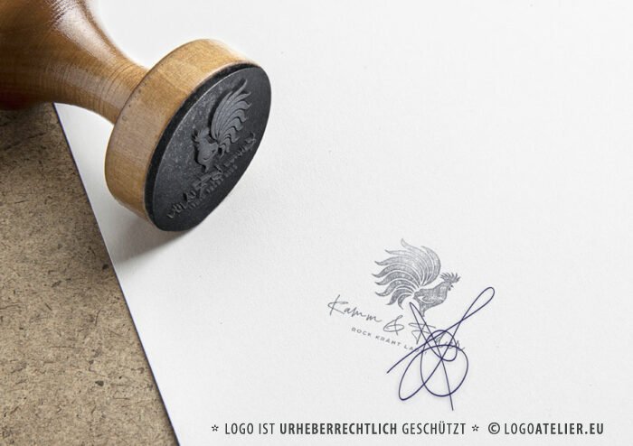 Logo Bunter Hahn Kamm Feder Kreatives Logo Laut Krähen Rock Fantasie Farbenfroh Männlich Hahnenkamm Stolz Posieren Gockl Fertiges Logo kaufen Logoatelier.eu