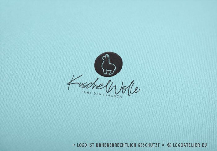 Logo Lama Alpaka Wolle Wolle Kuschel Flauschig Gezeichnet Abenteuer Tiere Ruhe Glück Gelassenheit Innere Balance Spucken Fertiges Logo kaufen Logoshop Logoatelier