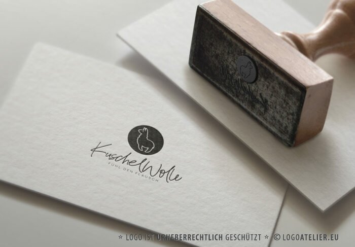 Logo Lama Alpaka Wolle Wolle Kuschel Flauschig Gezeichnet Abenteuer Tiere Ruhe Glück Gelassenheit Innere Balance Spucken Fertiges Logo kaufen Logoshop Logoatelier