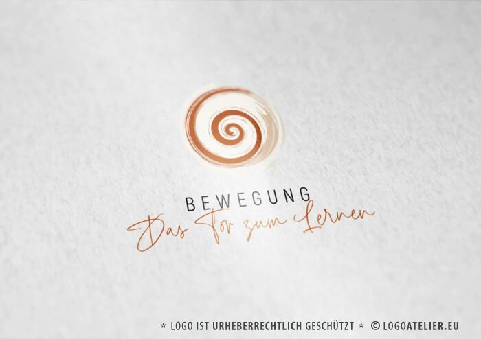 Logo Lernen durch Bewegung Tor Kreisel Erdig Rund Beratung Kindlich Kreativ Ball Bewegen Fertiges Logo kaufen LogoShop Logoatelier