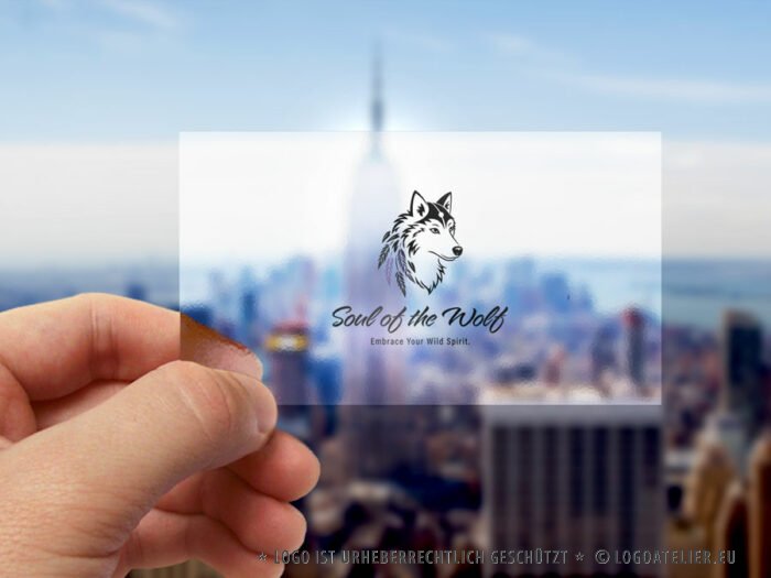 Spirituelles Logo Wolf Seele Federn Leichtigkeit Mystik Wölfin Naturverbunden Kunst Heilig Wild Geist Umarmen Annehmen Schamane Fertiges Logo kaufen Logoshop Logoatelier.eu