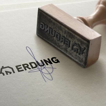 Exklusives Logo Stabilität Stier Schutz Sicherheit Realität Erdung Bodenhaftung Gleichgewicht Ruhe Stärke Selbstverteidigung Einbruchschutz Fertiges Logo kaufen Logoshop Logoatelier.de