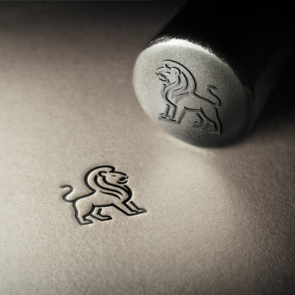Logo Löwe Männlich Kraftvoll Handwerk Schmuck Männerschmuck Erhaben Authentizität Stärke Sebstbewusst Schutz Sicherheit Fertiges Logo kaufen Logoshop Logoatelier.de