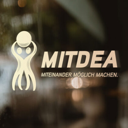 Logo Gemeinsame Verantwortung Verbindung Aufbruch Vision Zusammen Wachsen Licht Balance Miteinander Fertiges Logo kaufen Logoshop Logoatelier.de