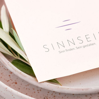 Logo Sinn suchen Bewusstsein Balance Meditation Existenz Bedeutung Sinnvoll sein Bedeutung Sinnhaftigkeit Authentizität Fertiges Logo kaufen Logoshop Logoatelier.de