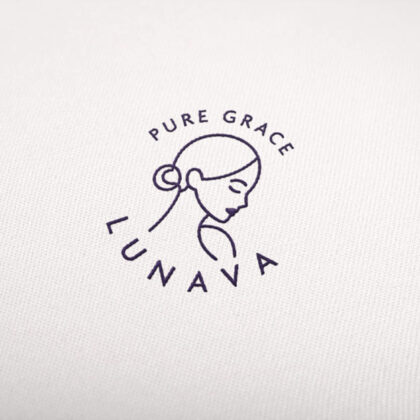 Logo anmutige Frau Schönheit Weiblich Naturkosmetik Pflege Ruhe Entspannen Erholung Gesundheit Massage Grazie Fertiges Logo kaufen Logoshop Logoatelier.de