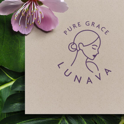 Logo anmutige Frau Schönheit Weiblich Naturkosmetik Pflege Ruhe Entspannen Erholung Gesundheit Massage Grazie Fertiges Logo kaufen Logoshop Logoatelier.de