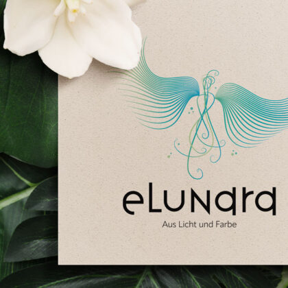 Logo Wesen Licht Bewegung Farbe Phönix Weiblichkeit Feine Schwingung Harmonie Schönheit Weich Feminin Linien Form Aufbruch Fertiges Logo kaufen Logoshop Logoatelier.eu