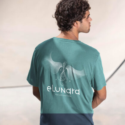 Logo Wesen Licht Bewegung Farbe Phönix Weiblichkeit Feine Schwingung Harmonie Schönheit Weich Feminin Linien Form Aufbruch Fertiges Logo kaufen Logoshop Logoatelier.eu